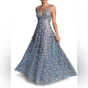 DRESS THE POPULATION
Ariyah Gown Size Medium